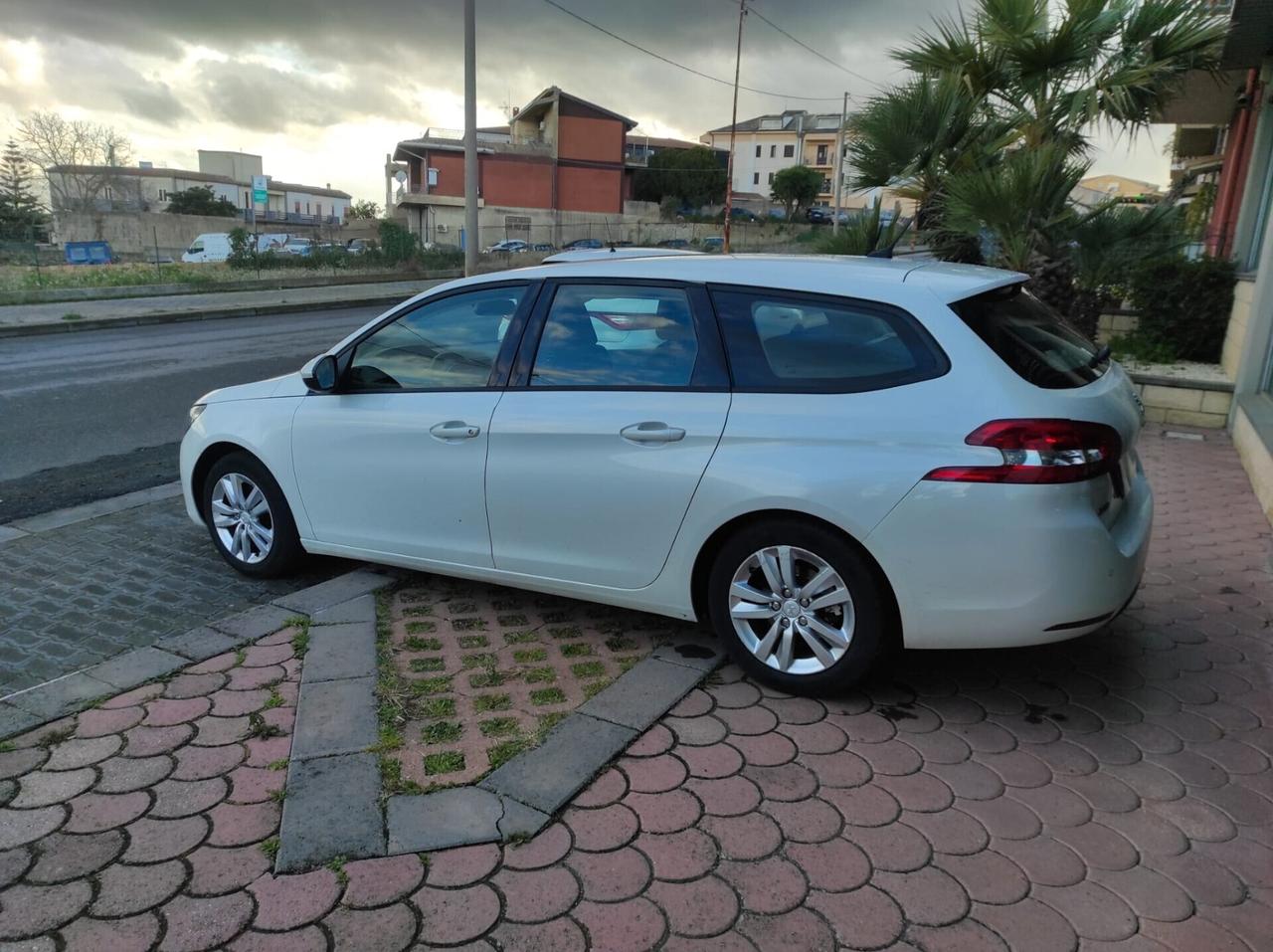 Peugeot 308 1.6 e-HDi 115 CV Stop&Start Business