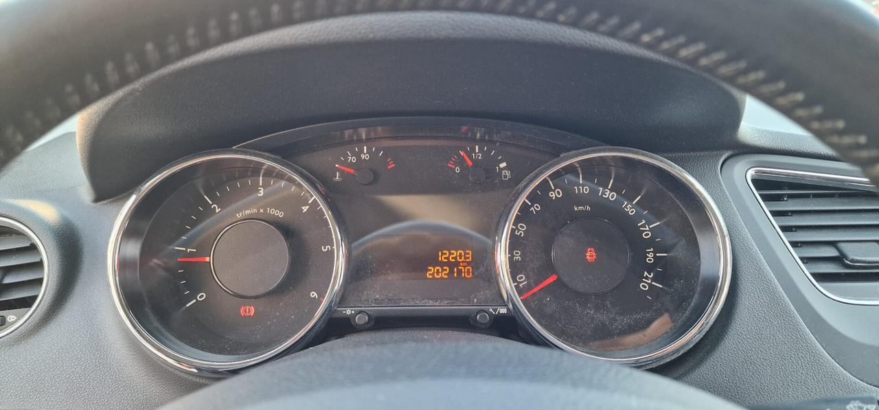 Peugeot 5008 1.6 HDi 115CV Allure 2014 7 POSTI