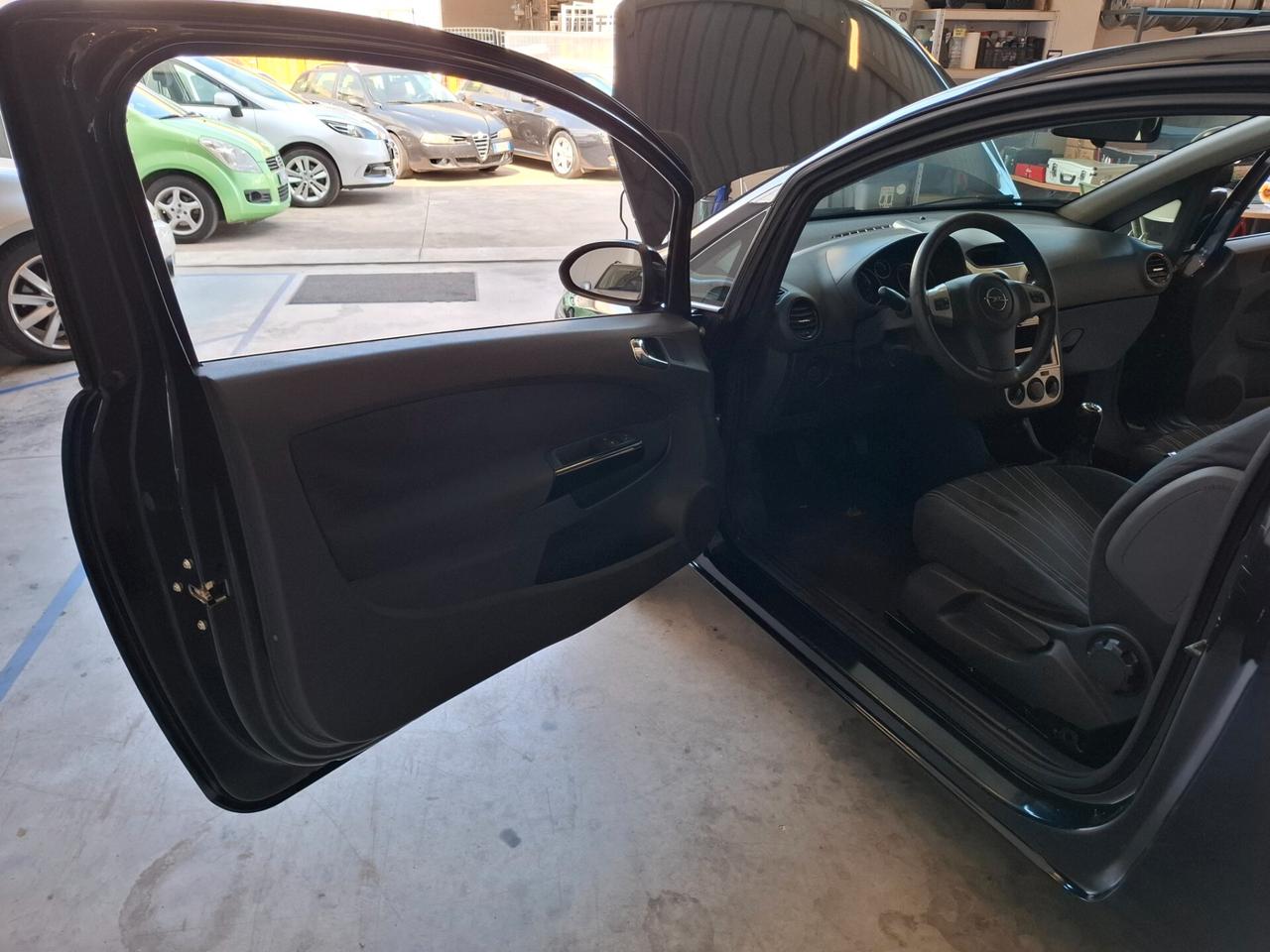 Opel Corsa 1.2 3 porte Sport