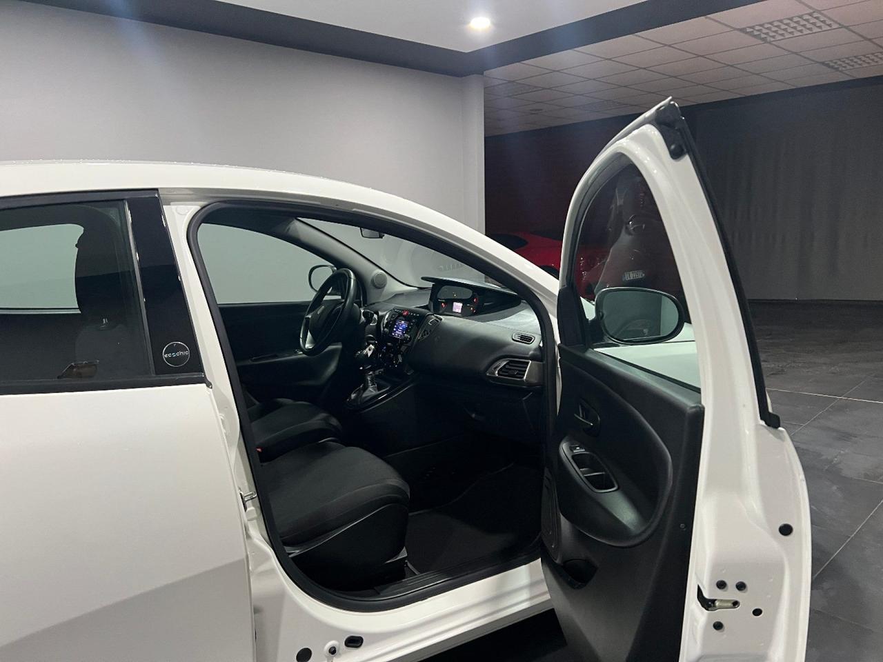 Lancia Ypsilon 1.0 FireFly 5 porte S&S Hybrid Ecochic Gold