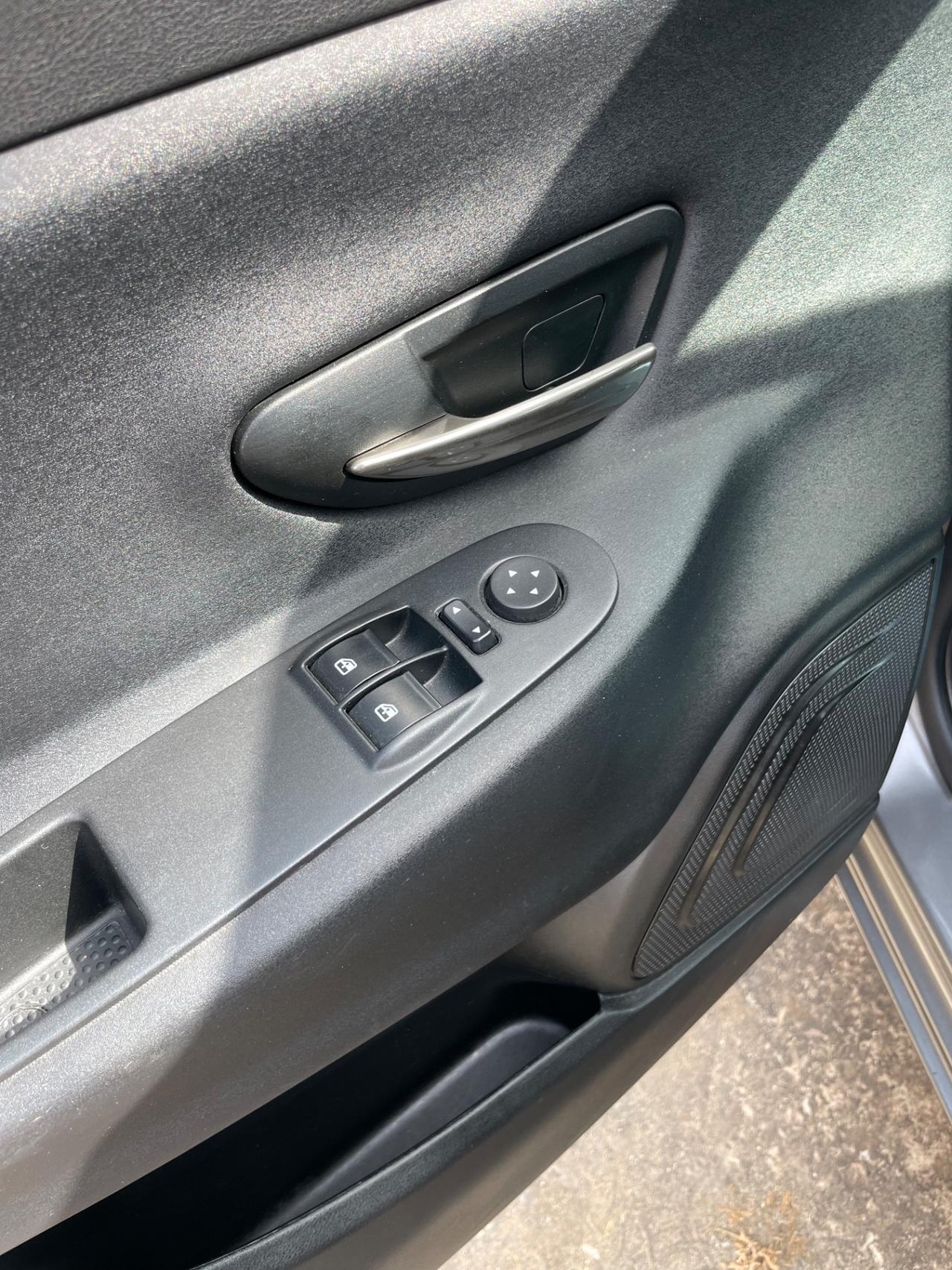 Lancia Ypsilon 1.0 FireFly 5 porte S&S Hybrid Ecochic Gold