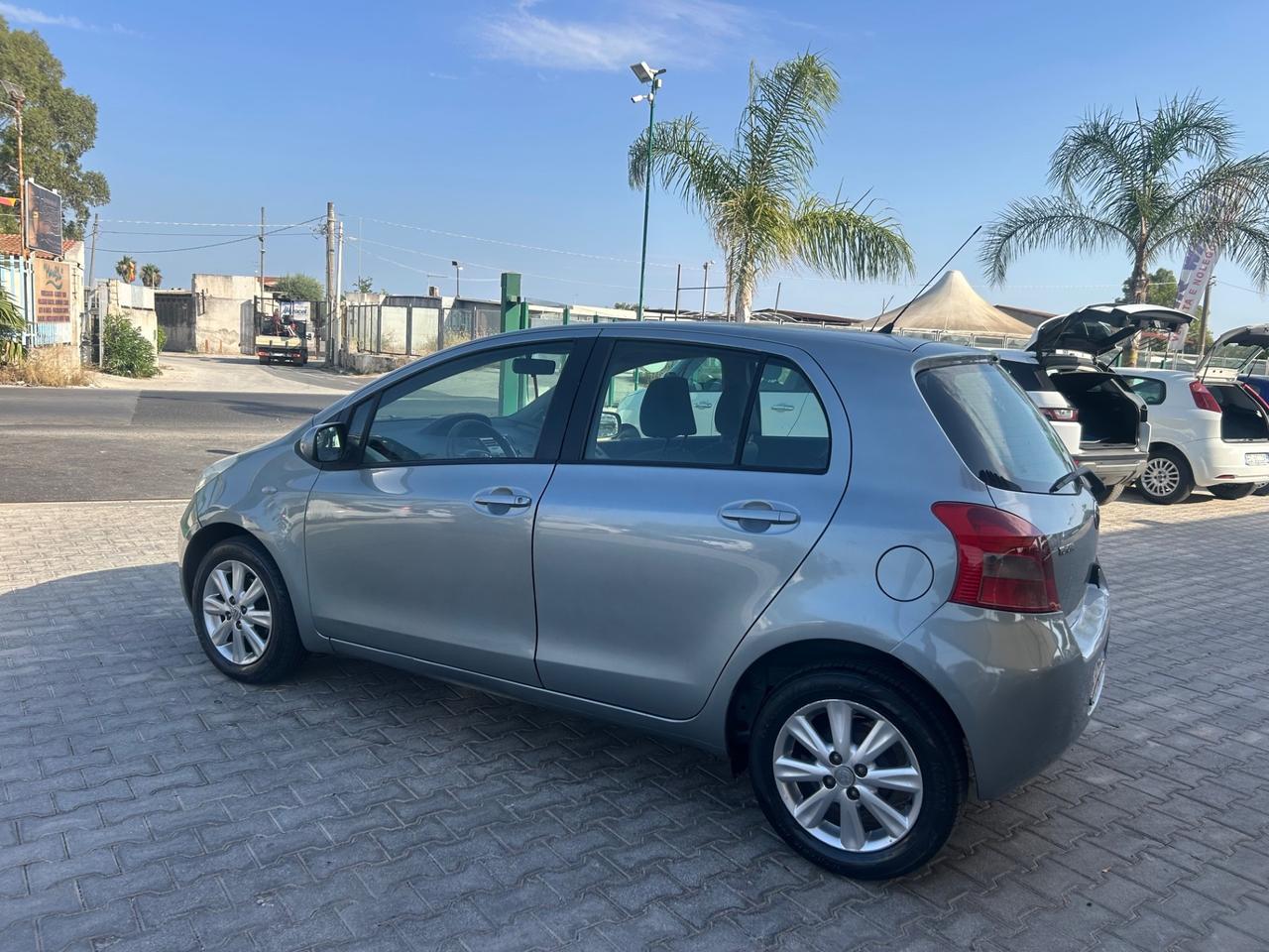 Toyota Yaris 1.3 5 porte Luna