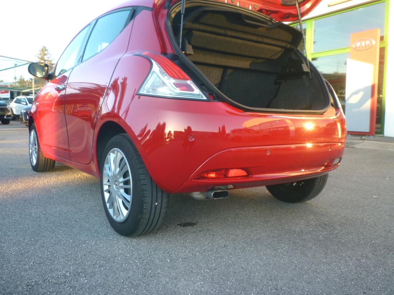 LANCIA Ypsilon 1.2 69 CV 5 porte Gold ROSSO 2018