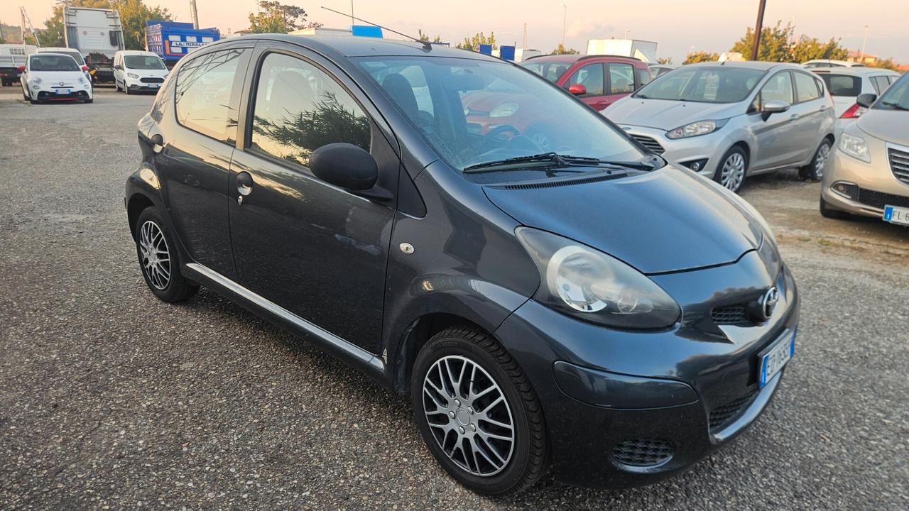 Toyota Aygo 1.0 12V VVT-i 5 porte Sol Red Edition