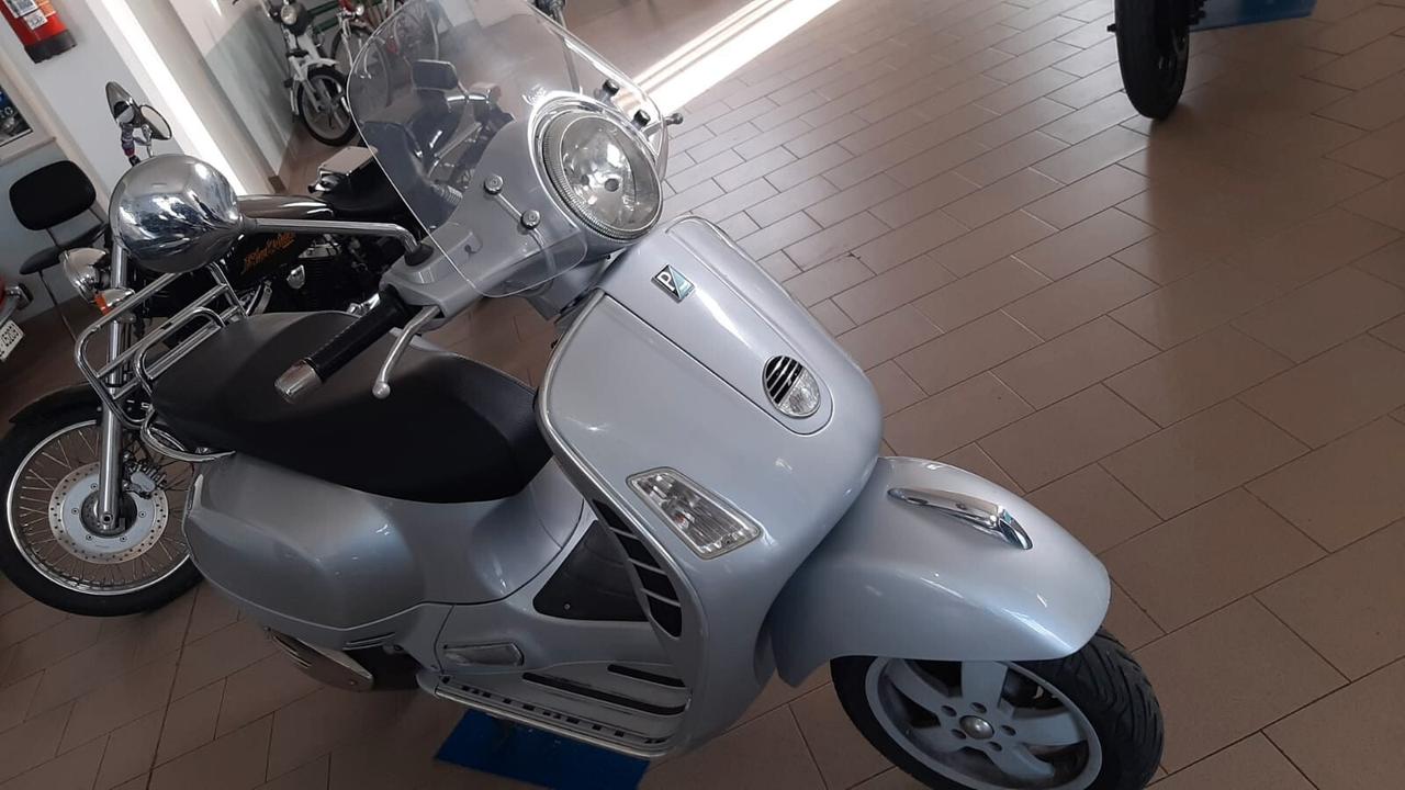 Piaggio Vespa 250 GTS
