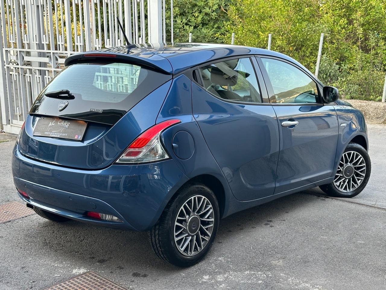 Lancia Ypsilon 1.0 FireFly 5 porte S&S Hybrid Gold