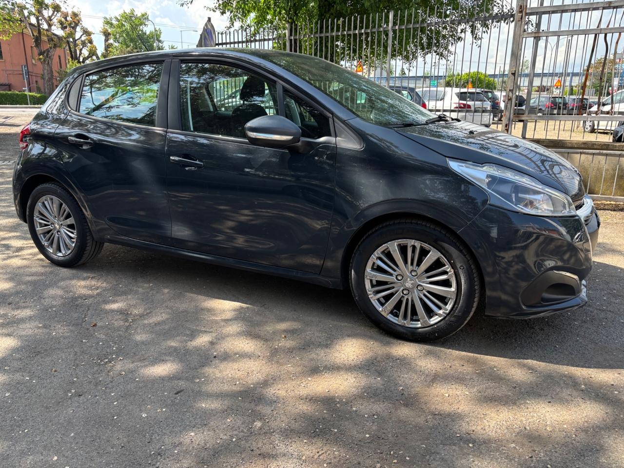 Peugeot 208 PureTech 82 5 porte Allure