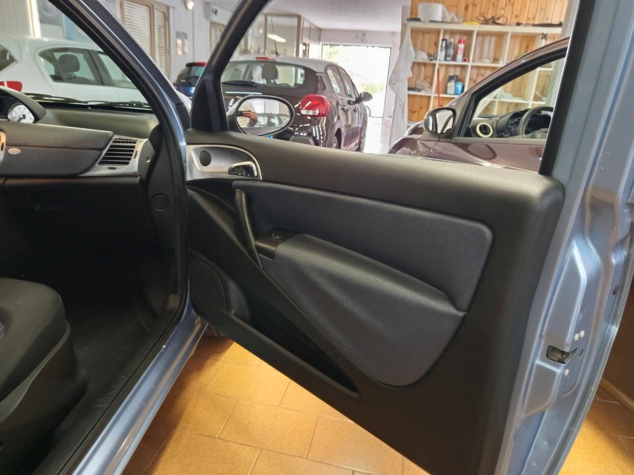Lancia Ypsilon 1.2 Argento 121 Mila chilometri ok neopatentati
