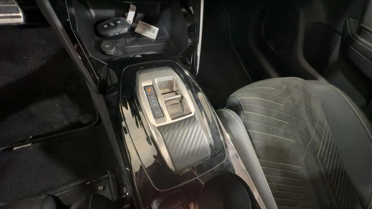 Peugeot 208 GT Hybrid 145cv e-DCS6 AUTOMATICO