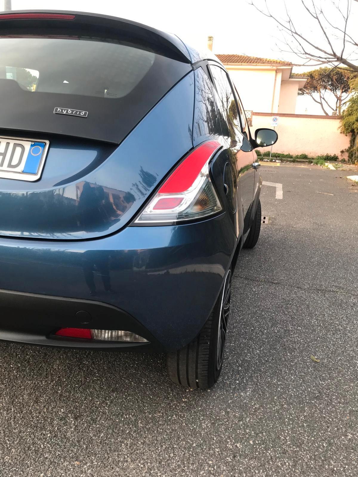 Lancia Ypsilon 1.0 FireFly 5 porte S&S Hybrid Gold