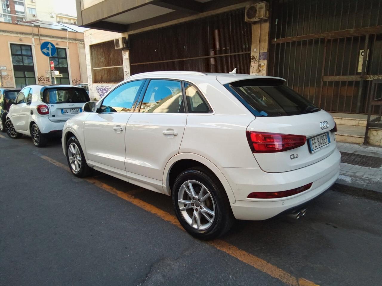 Audi Q3 2.0 TDI 120 CV Business