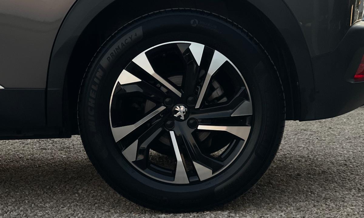 PEUGEOT 2008 BlueHDi 100 S&S Allure