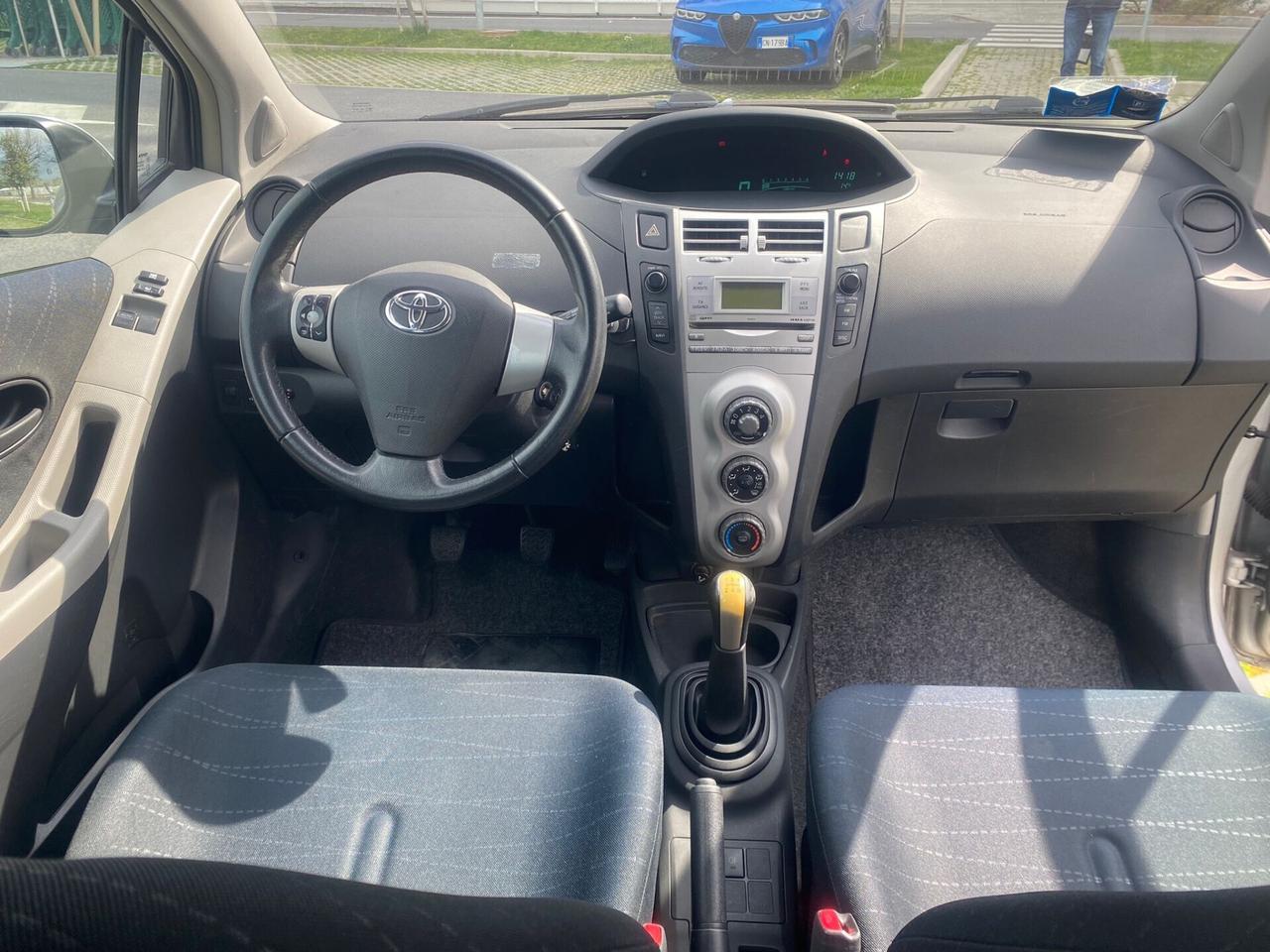 Toyota Yaris 1.0 5 porte Sol