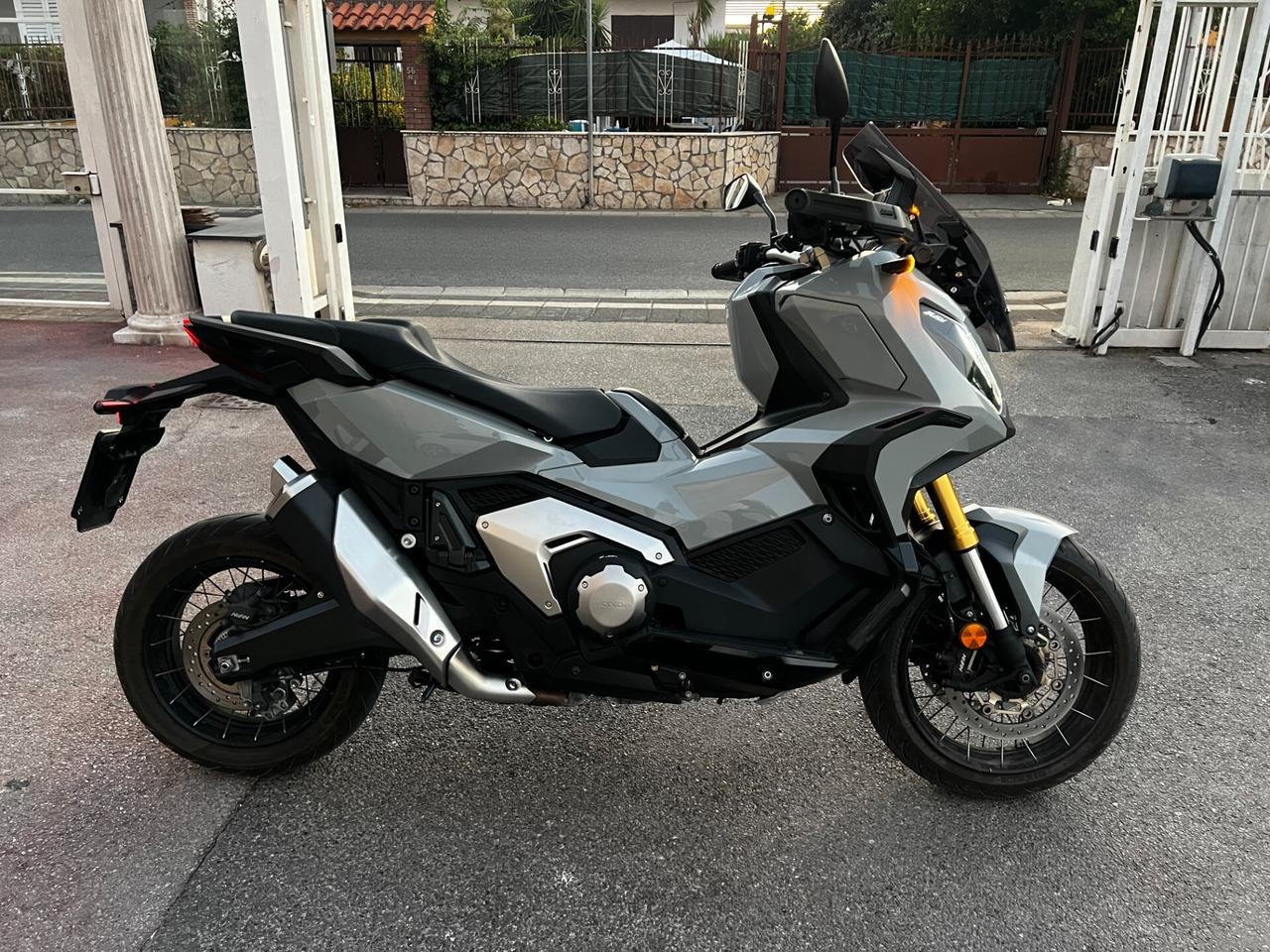Honda X-ADV 750 Fulled- PARI AL NUOVO