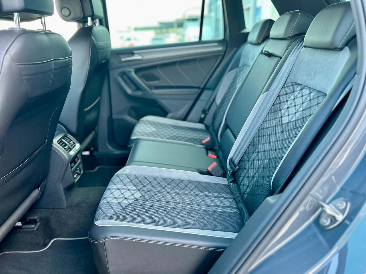Volkswagen Tiguan 2.0 TDI 150 CV DSG R-Line IVA ESPOSTA