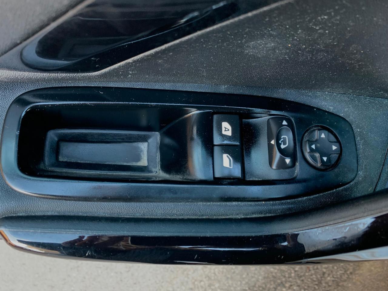 Peugeot 208 1.2 VTi 82 CV 3 porte Allure