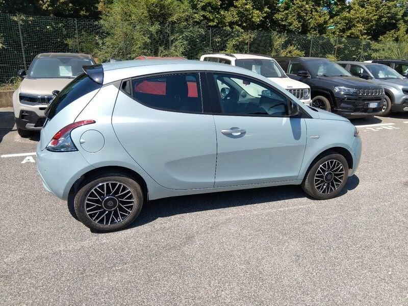 Lancia Ypsilon NUOVA My24 1.0 Firefly 70 CvStart&Stop Hybrid Oro