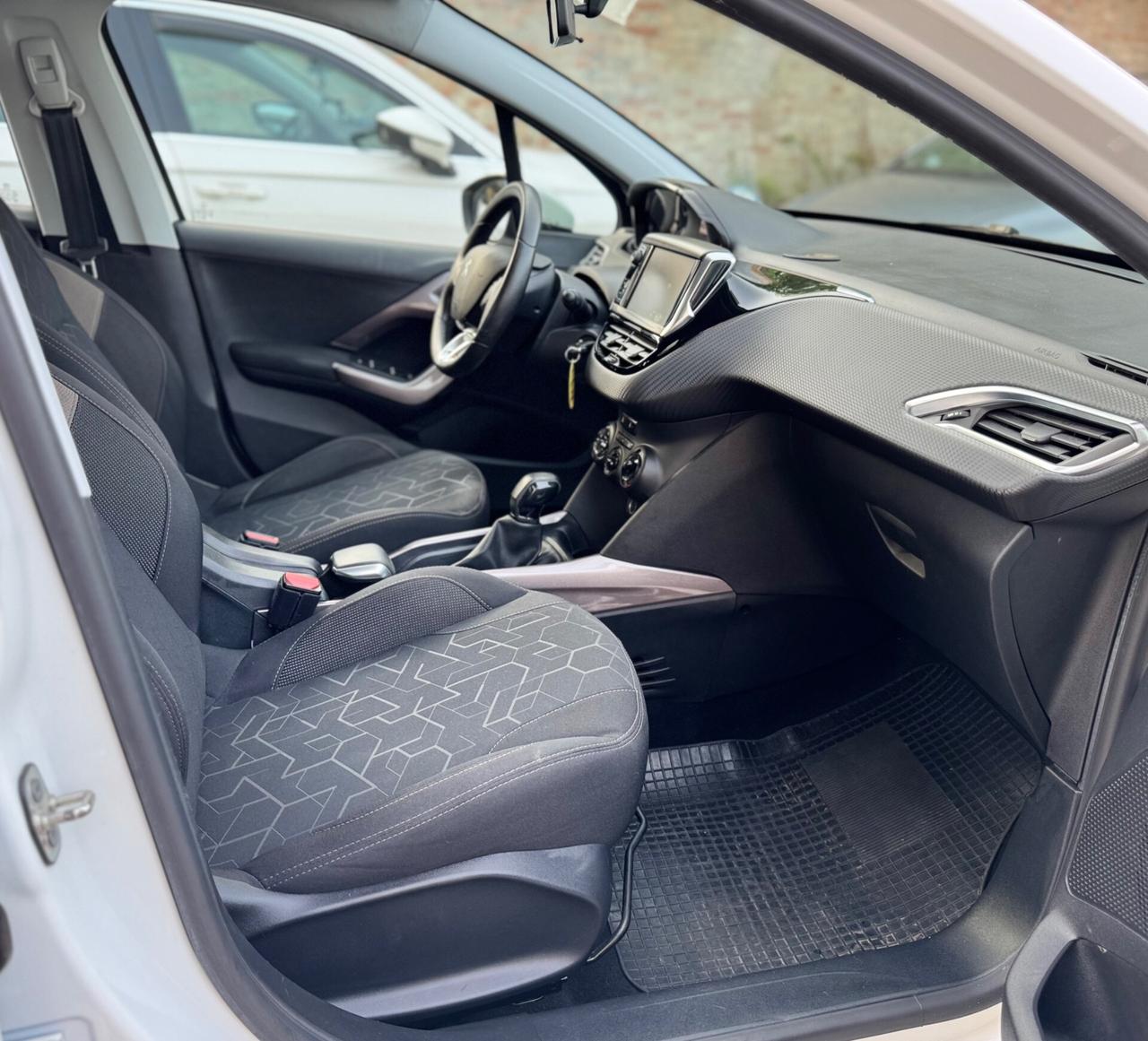 Peugeot 2008 PureTech 82 Allure soli 42.000 km