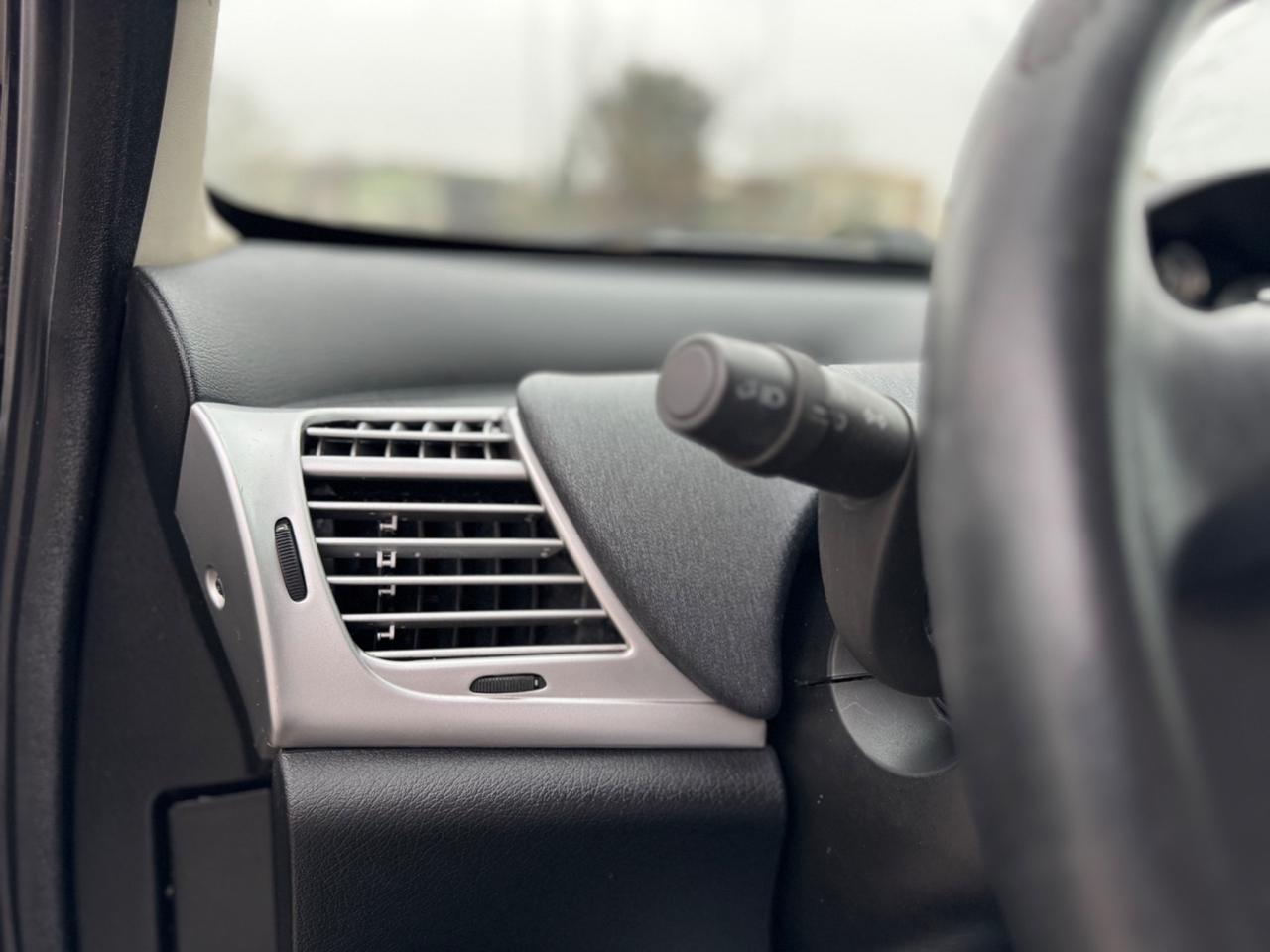 Lancia Ypsilon 1.3 MJT 75 CV Argento