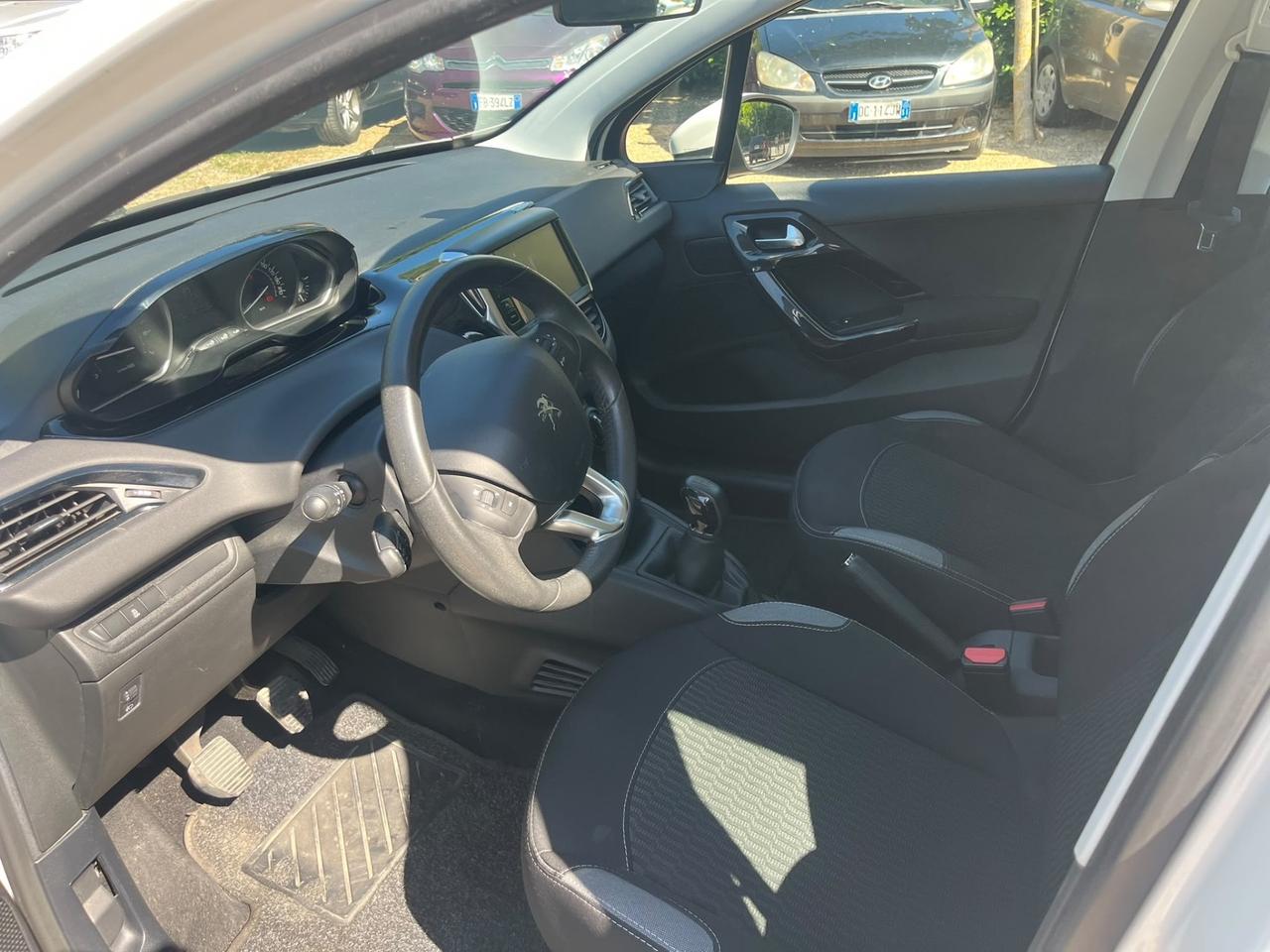Peugeot 208 PureTech 82 5p. Allure