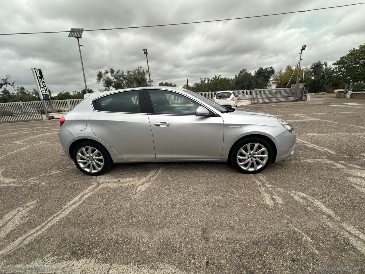 ALFA ROMEO Giulietta 1.6 JTDm-2 120 CV Distinctive
