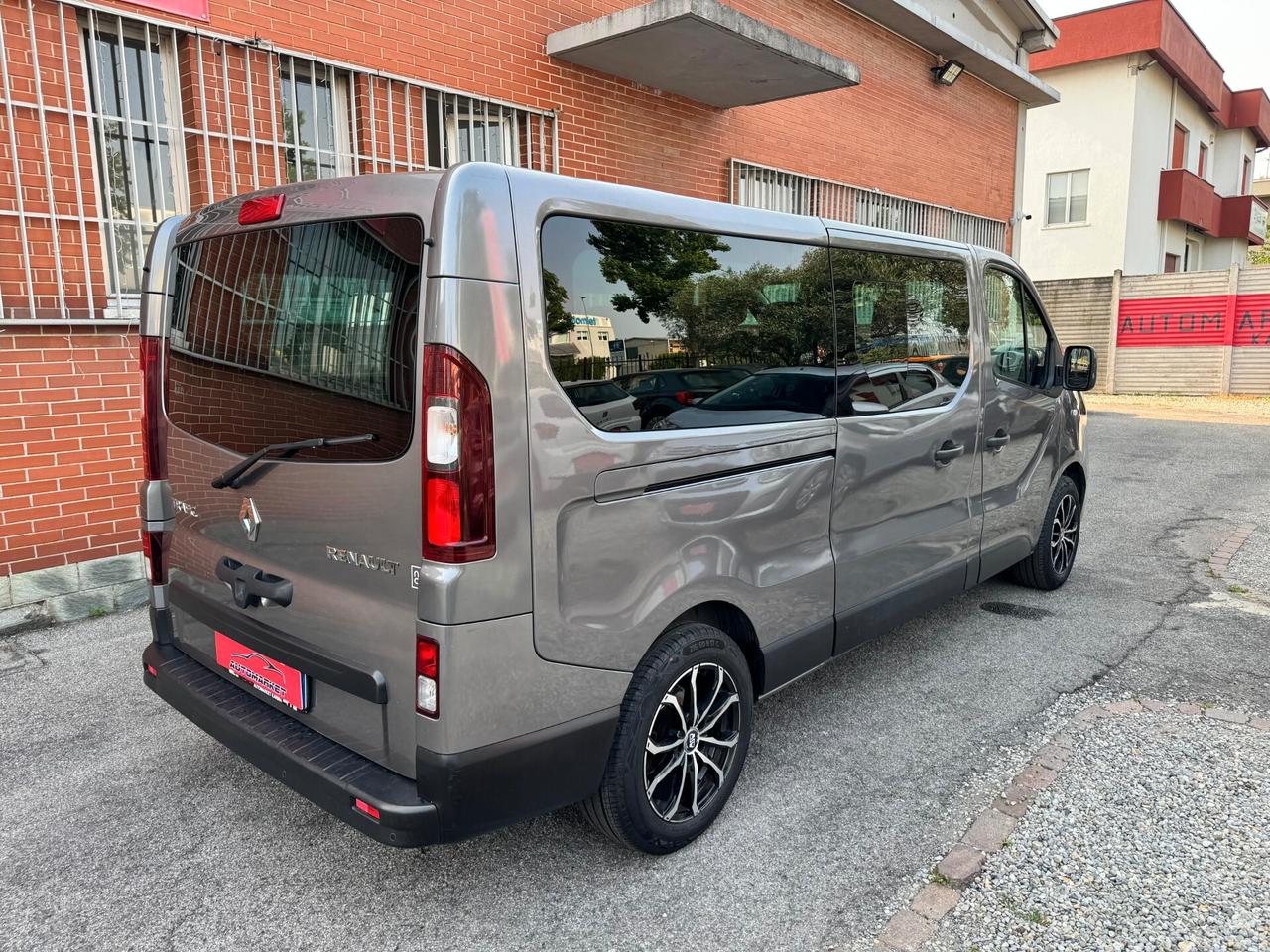 Renault Trafic 1.6 DCI 125CV 9 POSTI