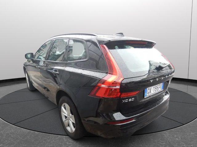 VOLVO XC60 B4 (d) AWD automatico Momentum Sport
