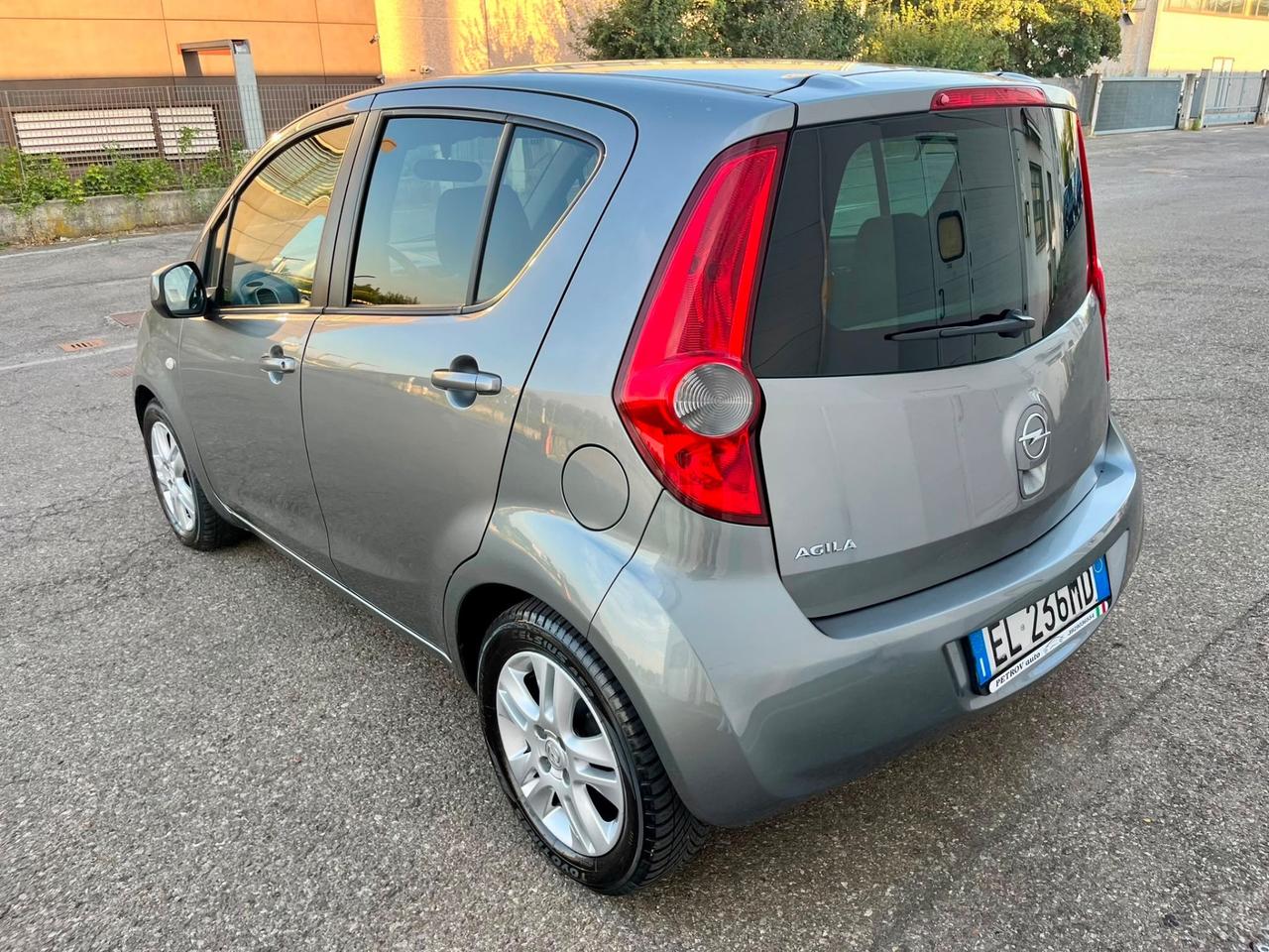 Opel Agila 1.2benz 2011 141.000km cambio automatico perfetta