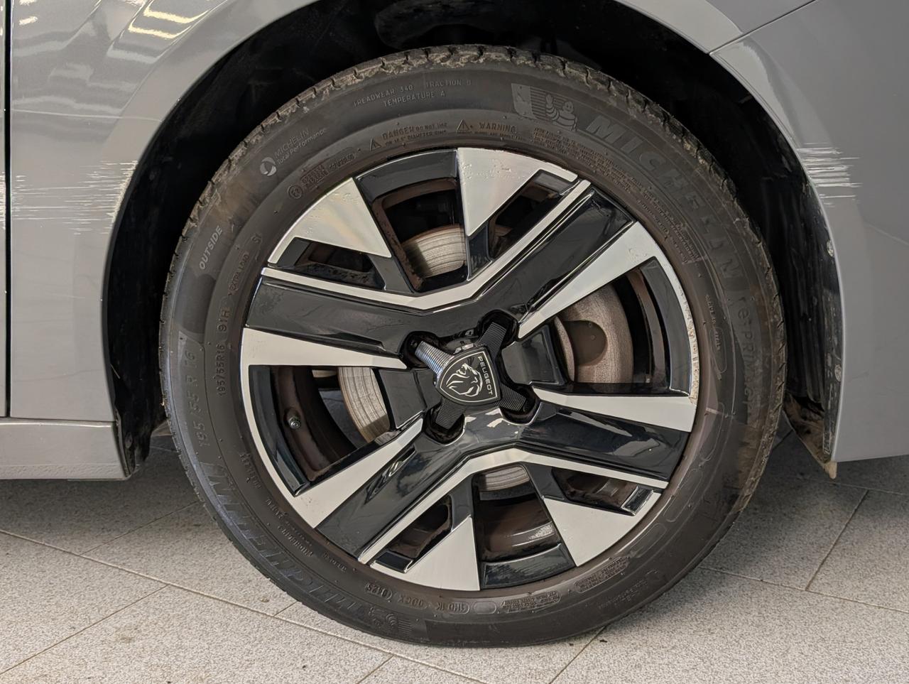 Peugeot 208 ii 1.2 puretech 100cv Allure