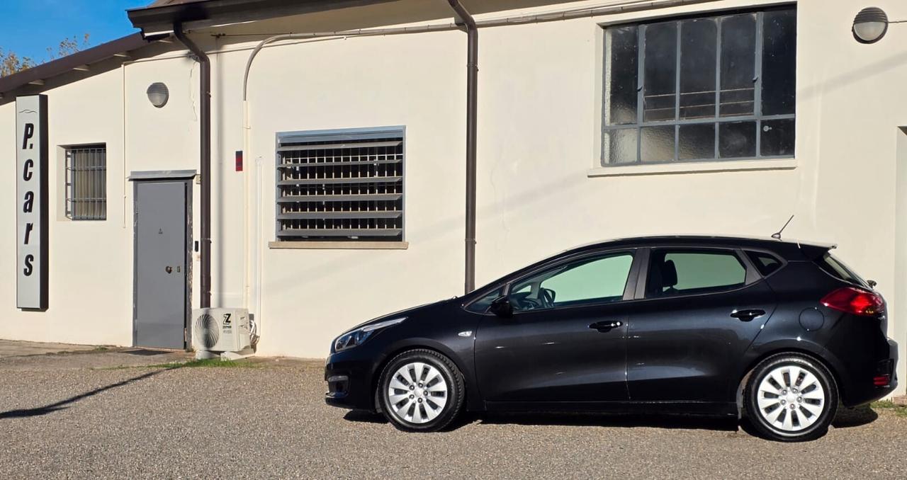 Kia Ceed 1.6 CRDI UNICO PROPRIETARIO ADATTA A NEOPATENTATI