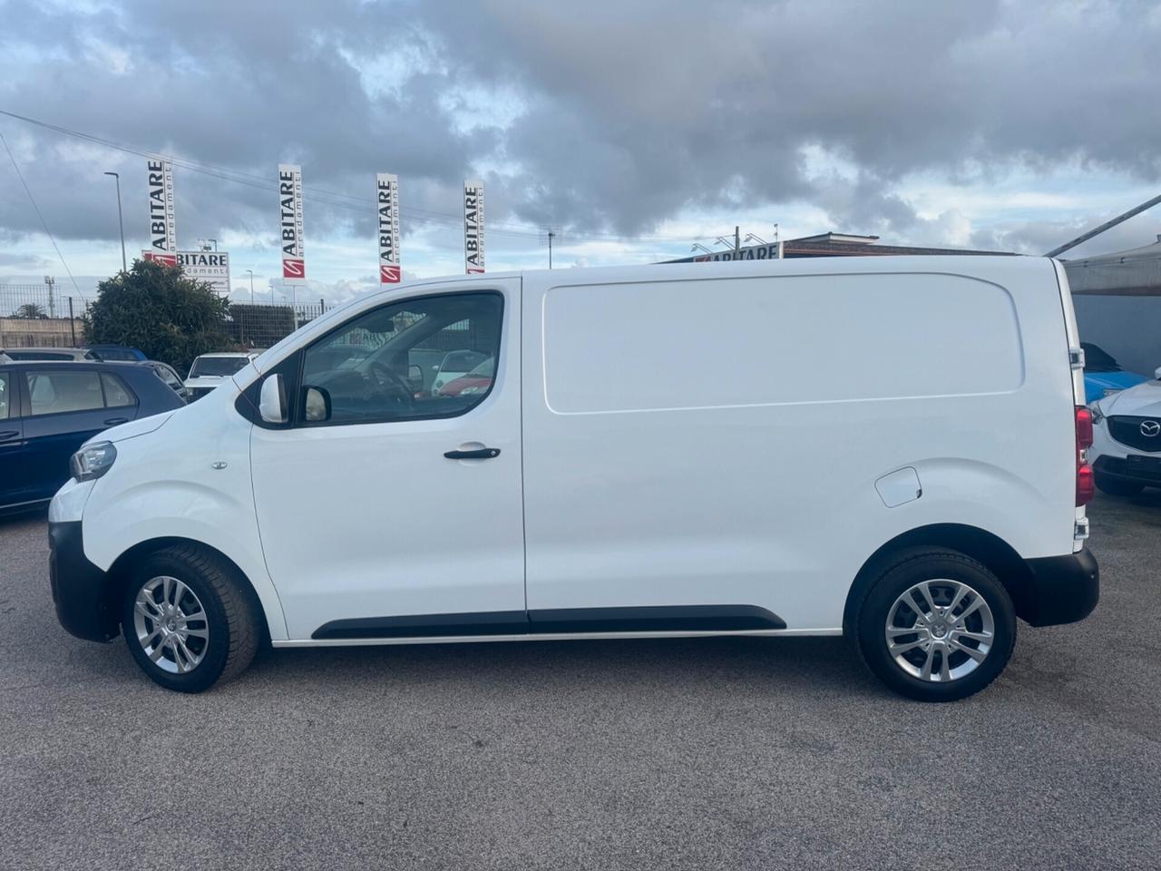 Peugeot Expert BlueHDI Passo medio con porta laterale