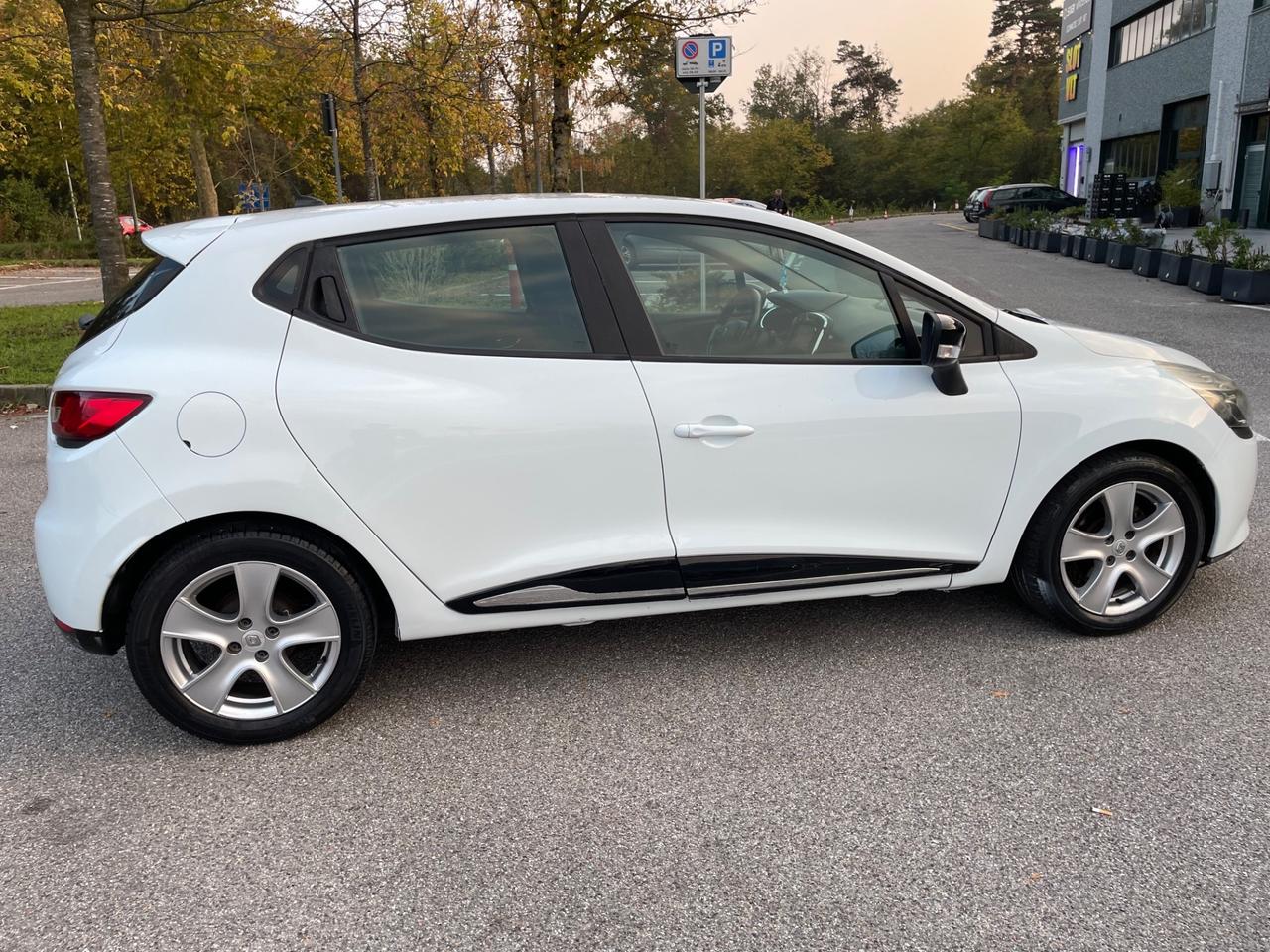 Renault Clio 1.2 75CV 5 porte Live*Neo patentati *