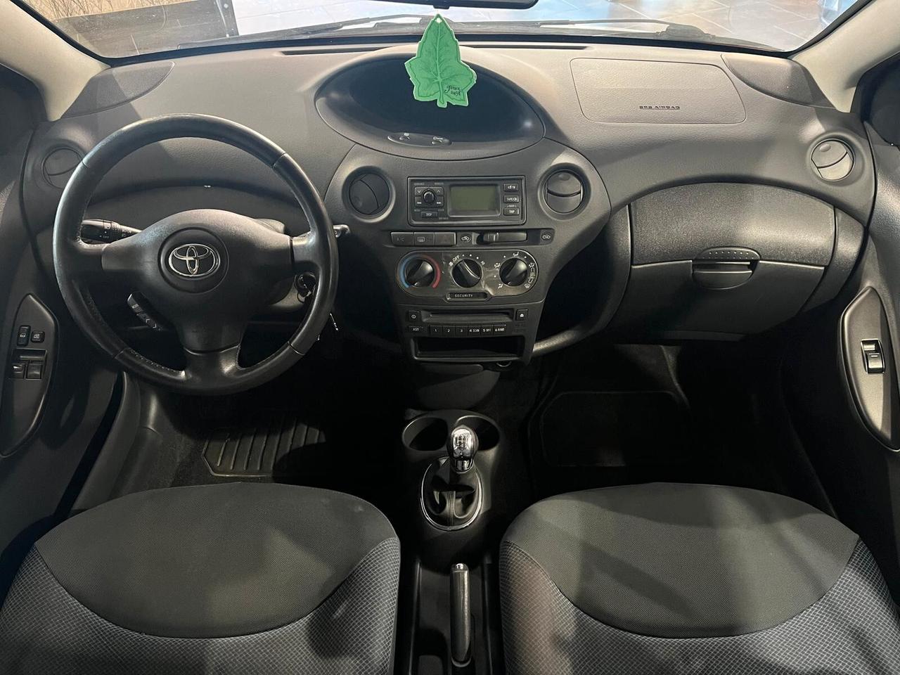 Toyota Yaris 1.0 Expo c/clima