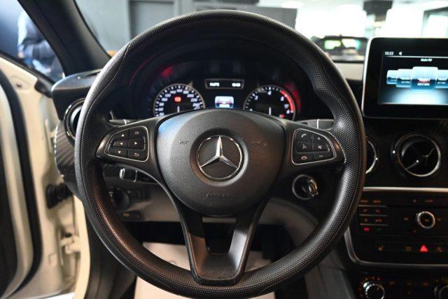 MERCEDES-BENZ GLA 180 D EXECUTIVE AUT.TEL CERCHI 17"VETRI SCURI SED.RISC