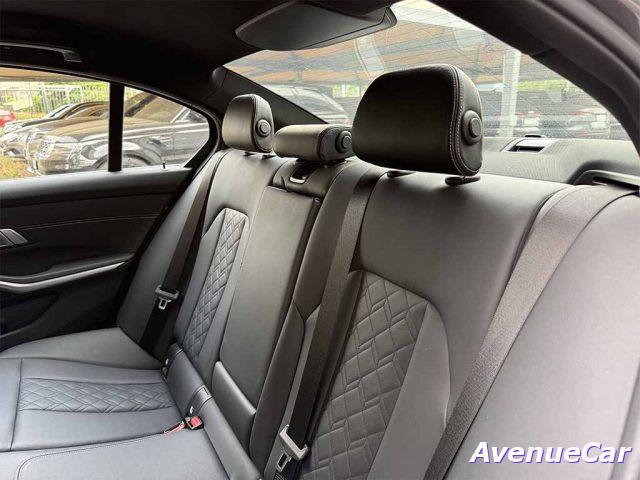 BMW 330 i xdrive Luxury BERLINA CILINDRATA 2.000