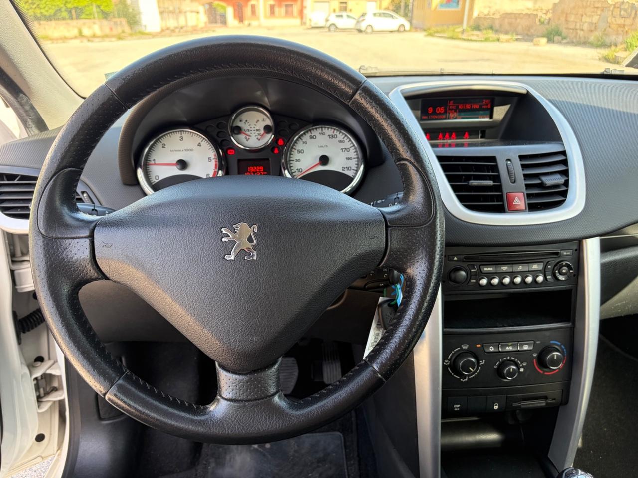 Peugeot 207 1.4 HDi 70CV 5p. Active