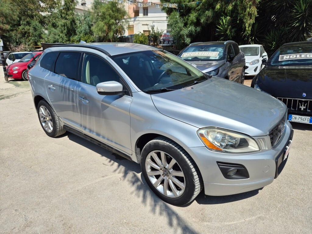 Volvo XC60 D5 AWD 205cv Geartronic Momentum