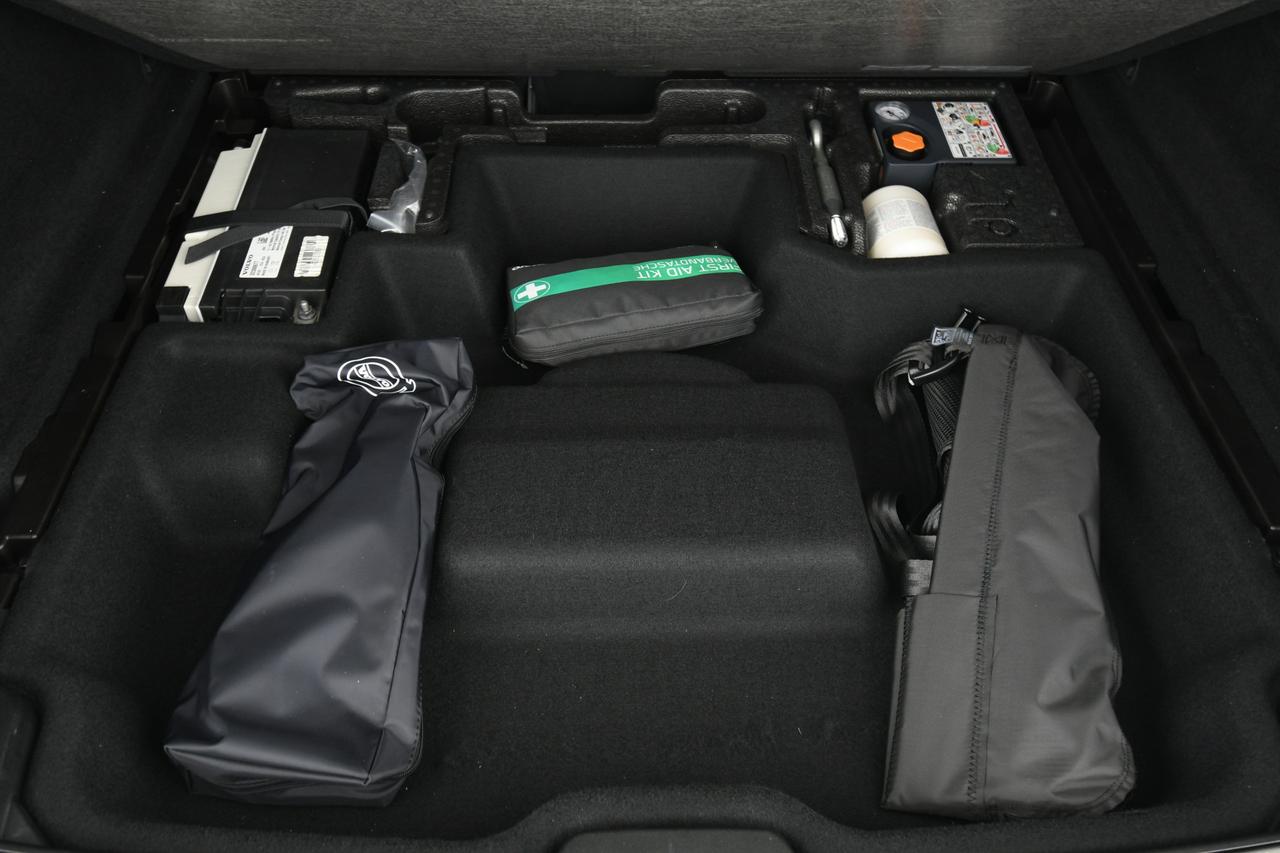 VOLVO XC60 2.0 b4 Momentum Pro awd auto CAMERA+APP CONNECT