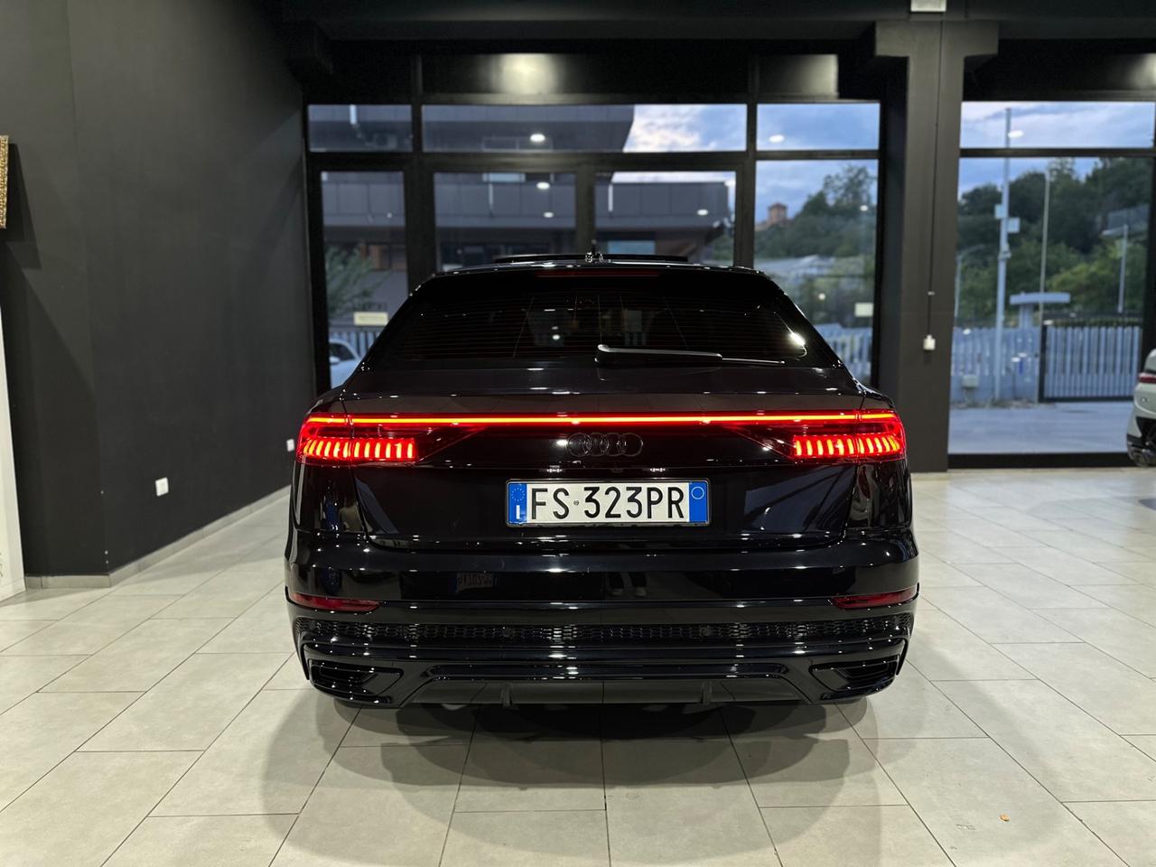 Audi Q8 50 TDI 286 CV quattro S Line identity black