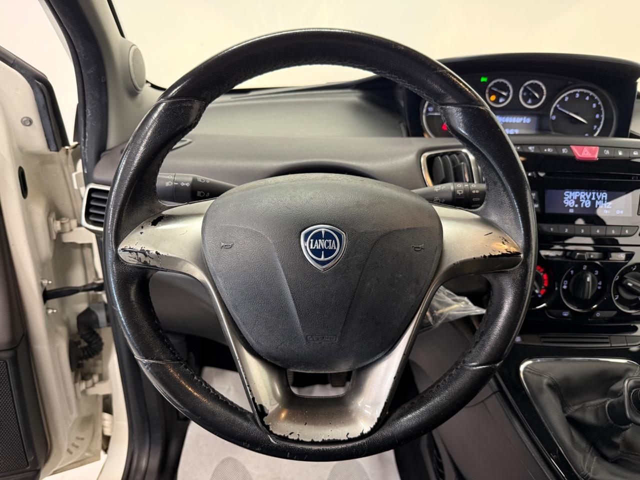 Lancia Ypsilon 0.9 TwinAir 85 CV 5 porte Metano Ecochic Silver