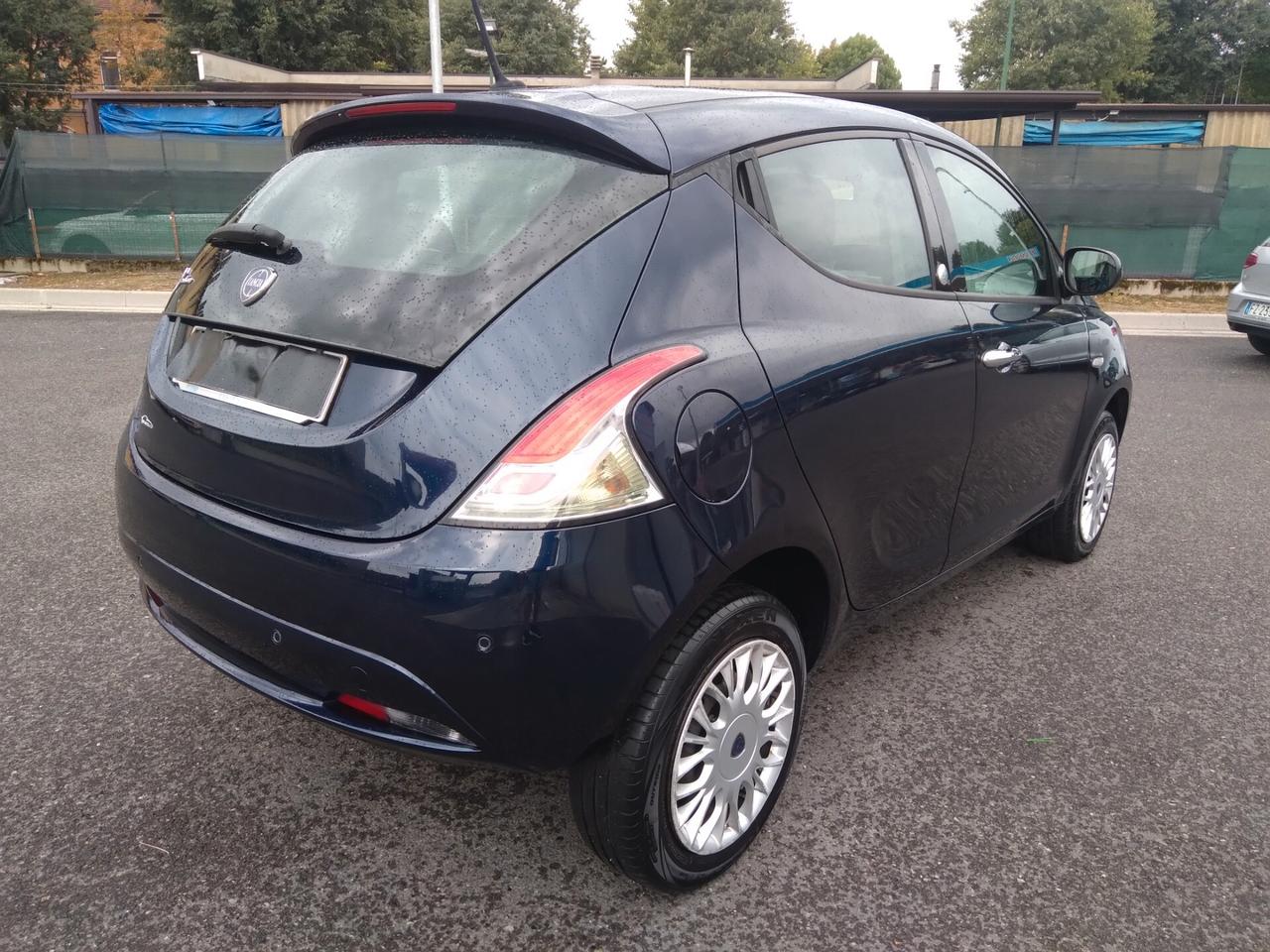 Lancia Ypsilon 0.9 TwinAir 85 CV 5 porte Metano Ecochic Platinum
