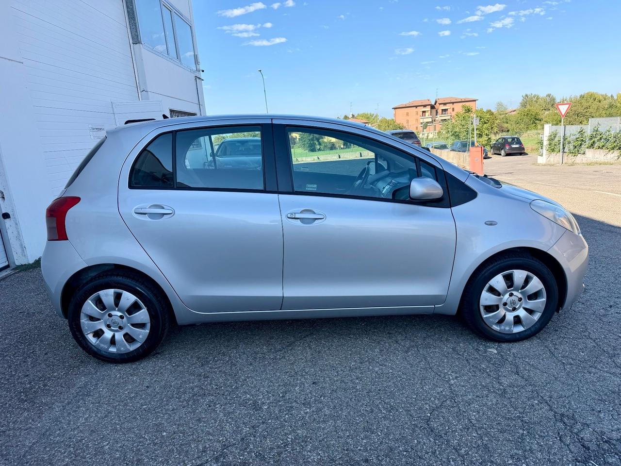 Toyota Yaris 1.3benz 2008 156.000km per neopatentati