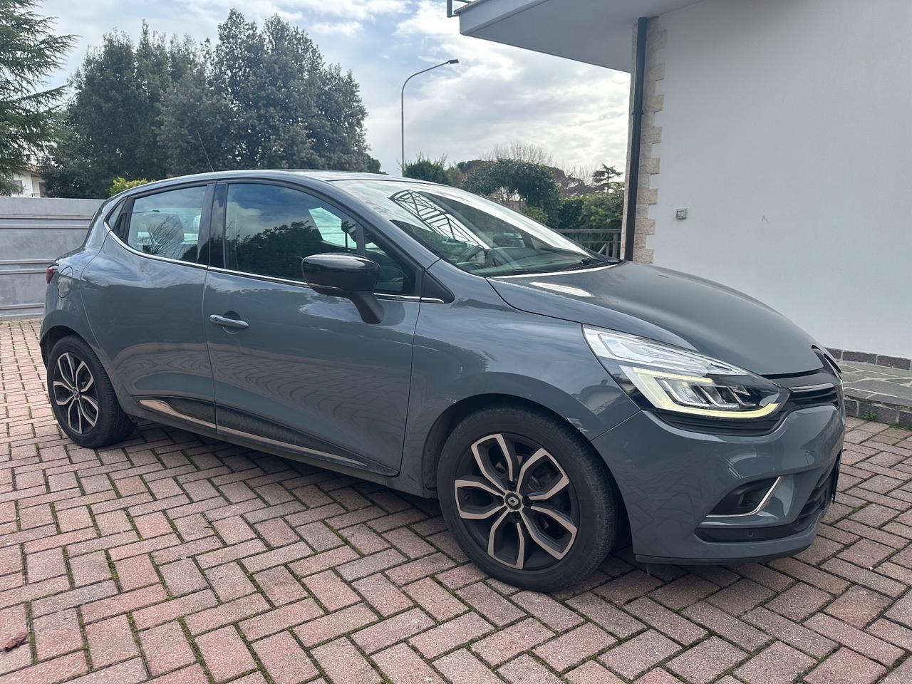 Renault Clio dCi 8V 90 CV 5 porte Moschino Intens