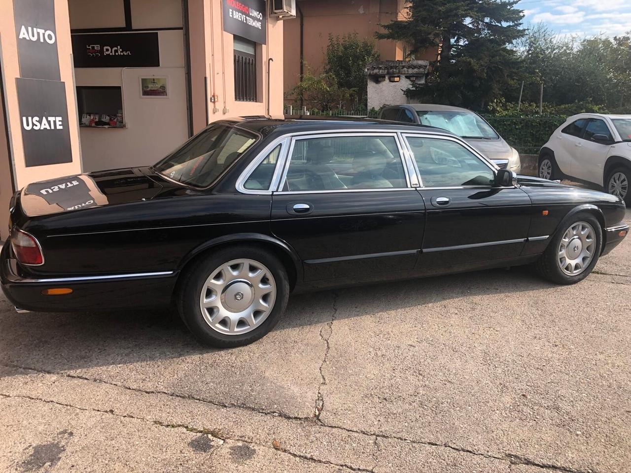 Jaguar XJ Daimler 4.0 cat