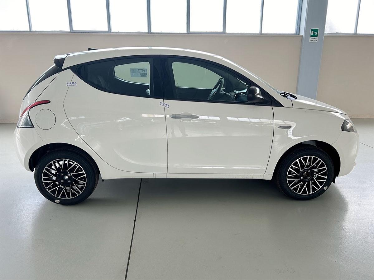 Lancia Ypsilon 1.0 FireFly 5 porte S&S Hybrid Platino