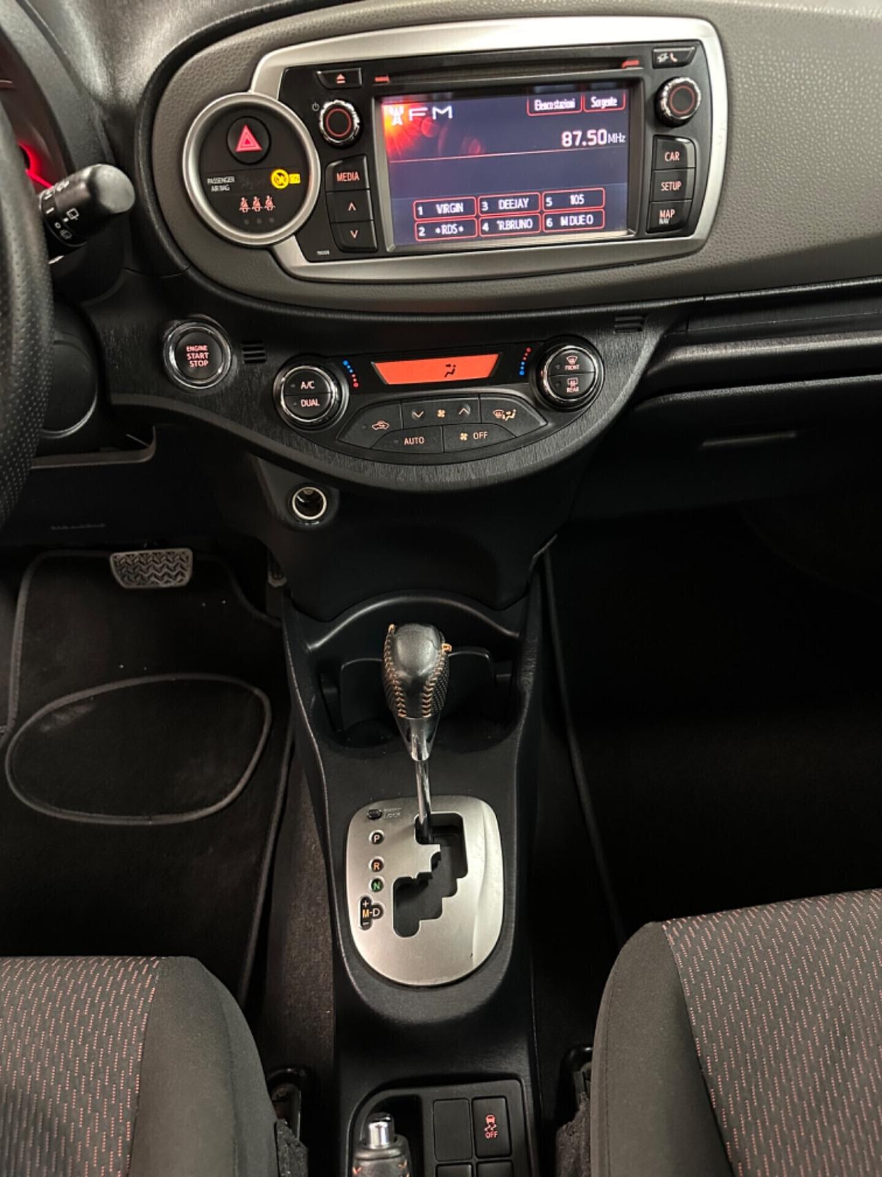 Toyota Yaris 1.3 Lounge CVT Automatica