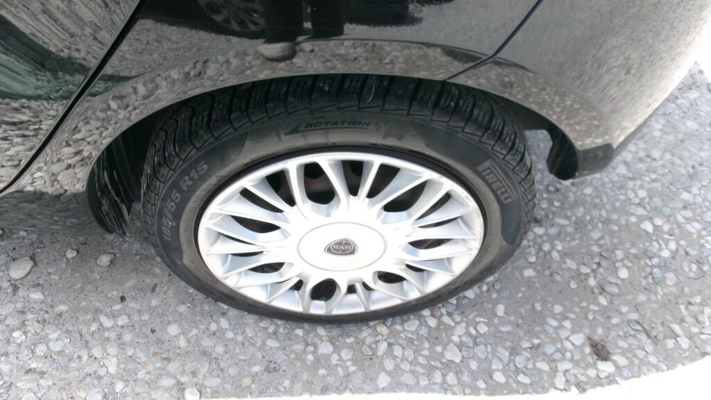 Lancia Ypsilon 5 Porte 1.2 Silver