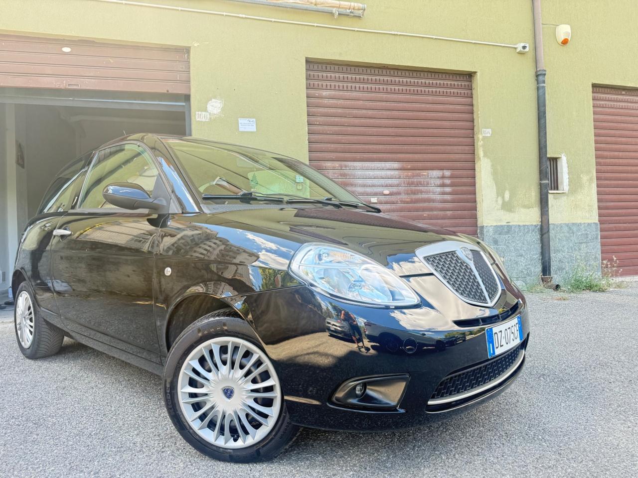 Lancia Ypsilon 1.3 MJT 75 CV Oro