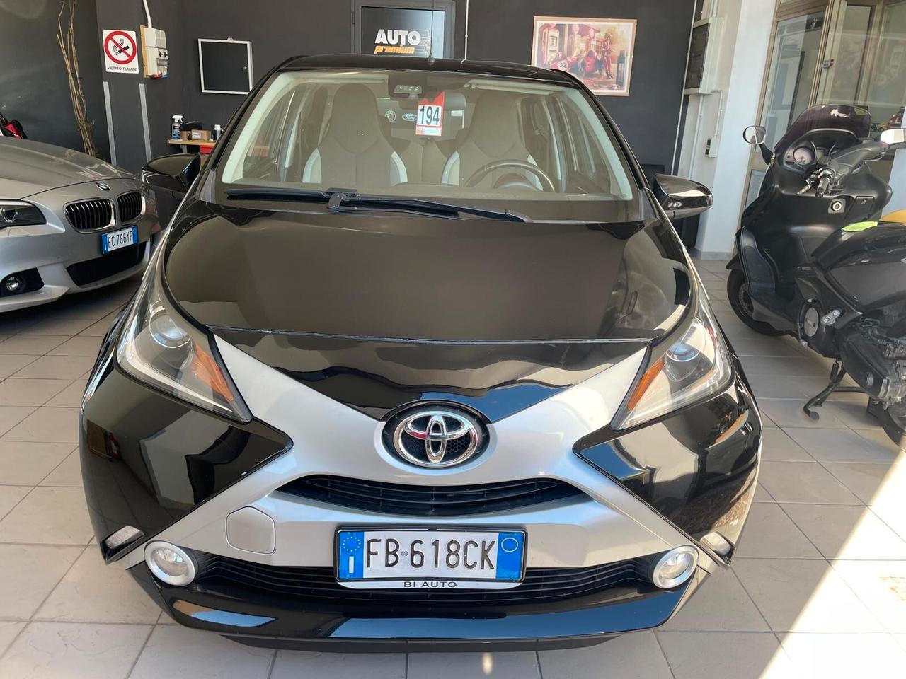 Toyota Aygo 1.0 VVT-i 69 CV 5 porte x-cite (ADATTA A NEOPATENTATI)