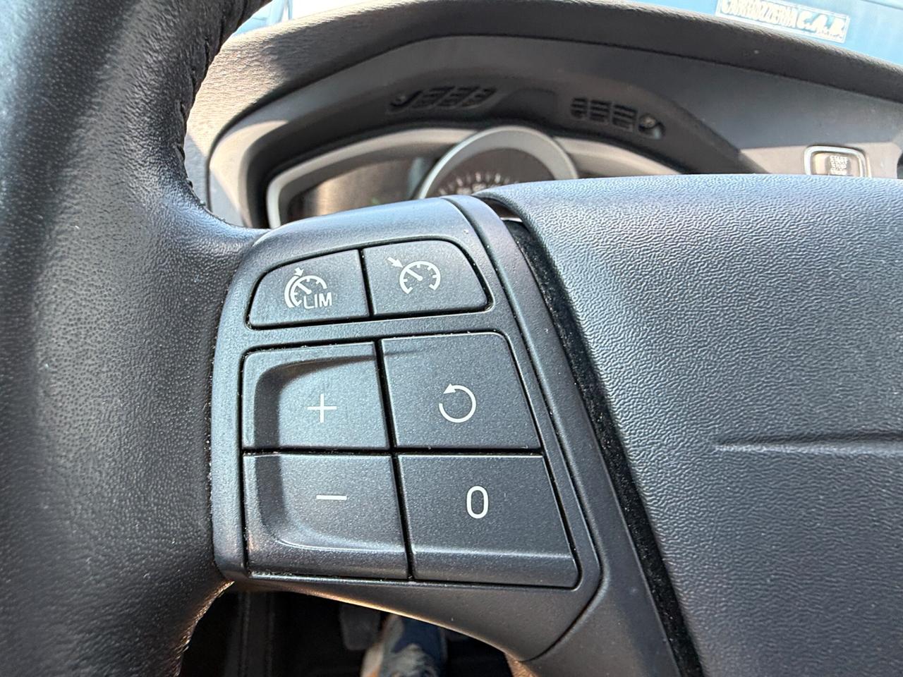 Volvo V40 D2